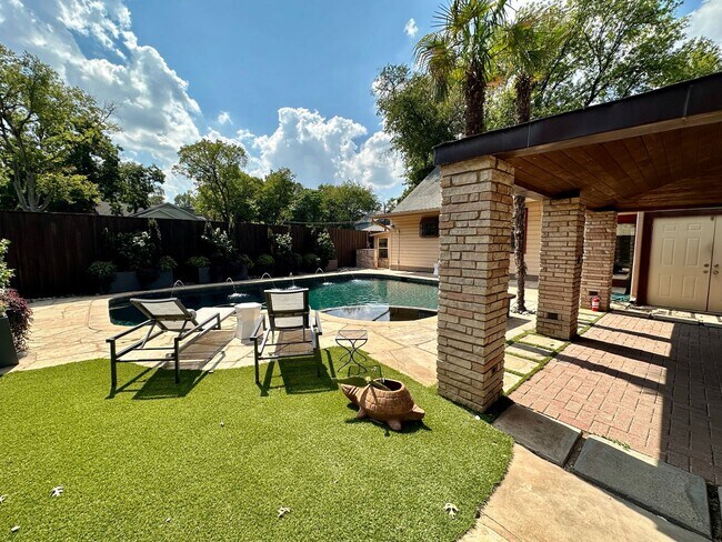 Primary Photo - Wonderful newly updated home for rent in t...