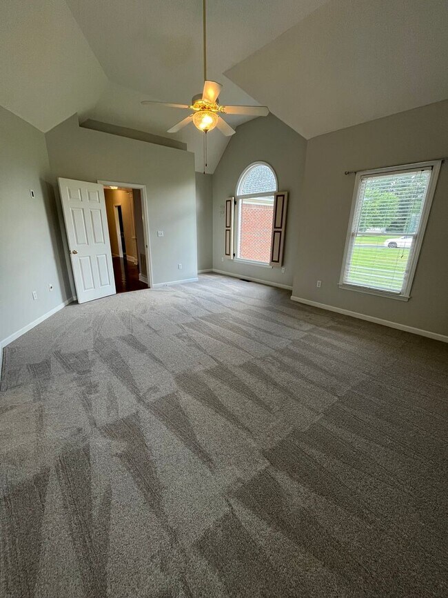 Building Photo - 3BR Home in Heartwood Place with large fen...