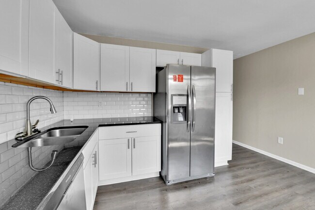 Building Photo - $2,995 - 4 Bed, 2 Bath Home in Aurora with...