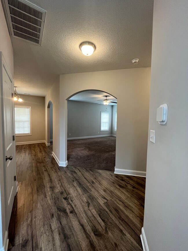 Building Photo - Welcome to Stateside!