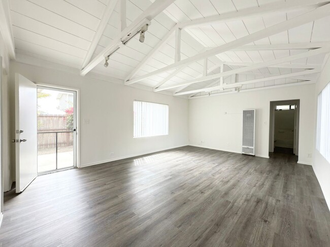 Building Photo - Spacious Lower Level w/ Yard and Garage!