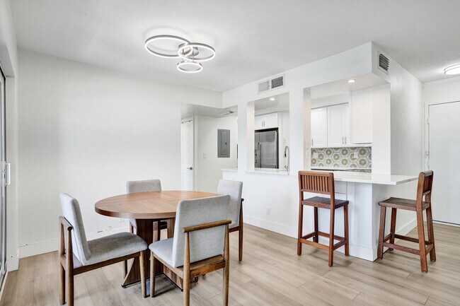 Building Photo - 1600 SE 15th St