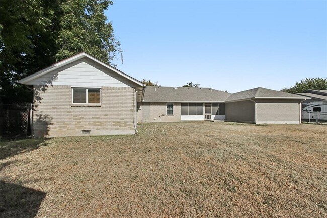 Building Photo - 10516 NW 16th St