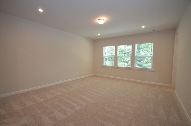Building Photo - 7805 Sofiana Ave