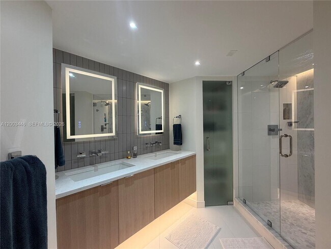 Building Photo - 9500 S Ocean Dr