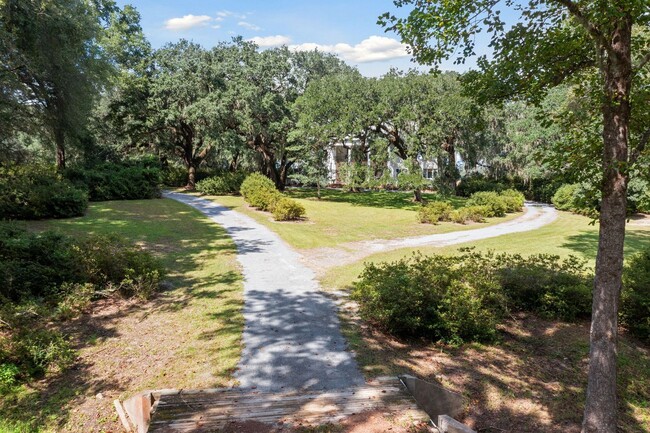 Building Photo - Gorgeous Furnished Estate on the Ashley River