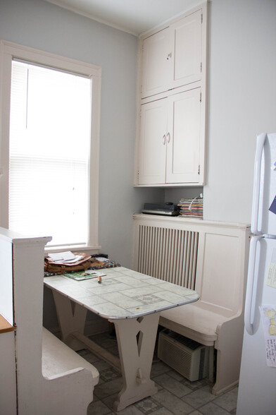 built-in kitchen table - 2421 1st Ave S