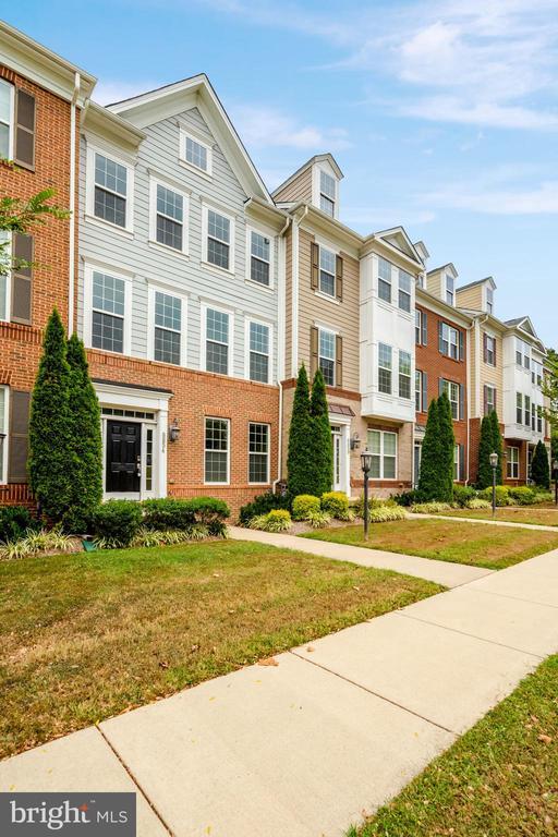 Building Photo - 8854 Orchard Ln