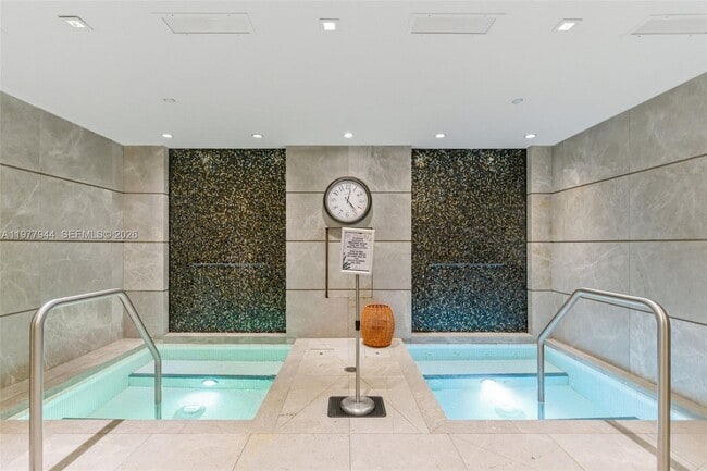 Building Photo - 1010 Brickell Ave