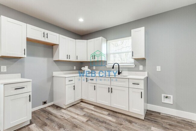 Building Photo - 3207 Mallory Dr