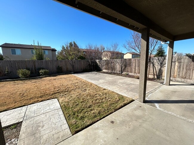 Building Photo - 3731 W Vine Ave