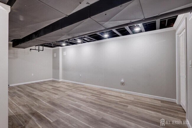 Building Photo - 100 Forest Dr