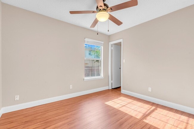 Building Photo - Updated Home in Convenient Location