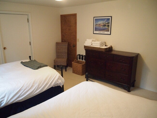 Building Photo - 2 Bedroom 2 bath, Hillside Whitefish Lake Condo