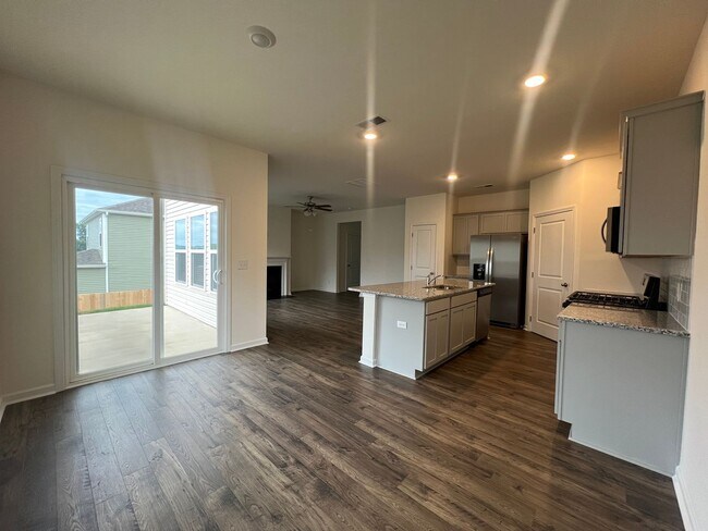 Building Photo - Nice 3 bedroom/2 bath - East Morristown