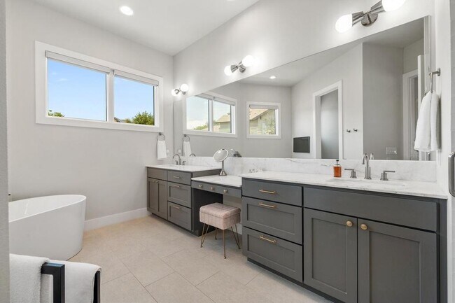 Building Photo - 2600 Arion Cir
