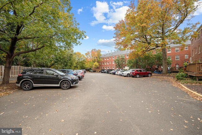 Building Photo - 1403 E Abingdon Dr