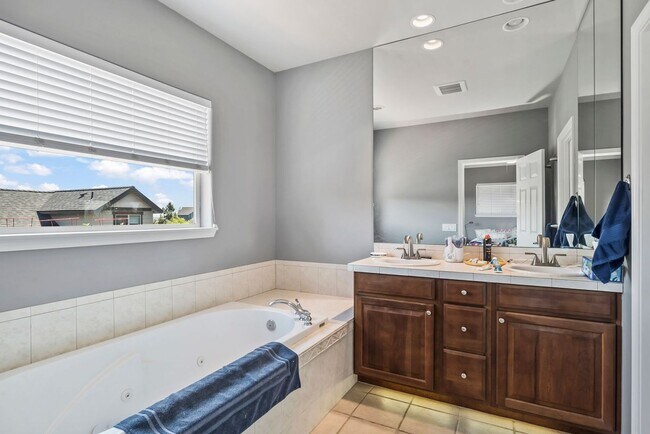 Building Photo - 3408 SW Xero Ct