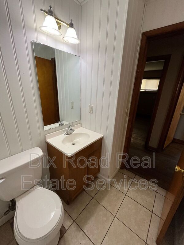 Building Photo - 52 Van Buren Dr