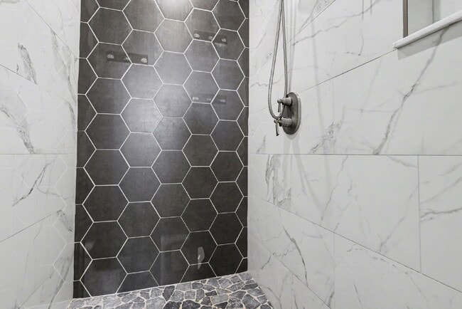 Building Photo - 1905 Tioga Ln