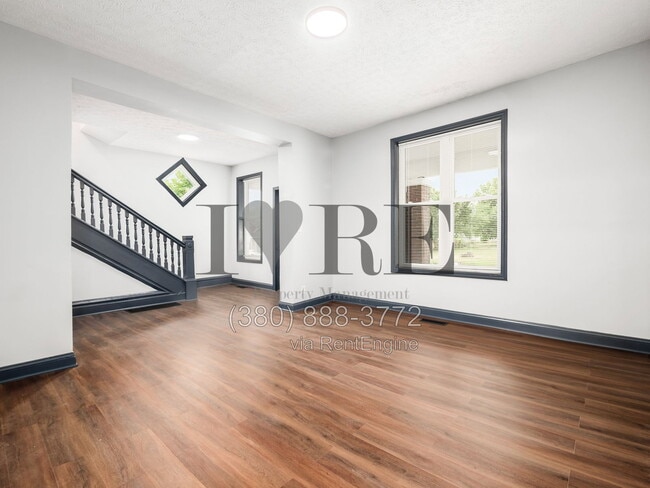 Building Photo - 806 Sullivant Ave