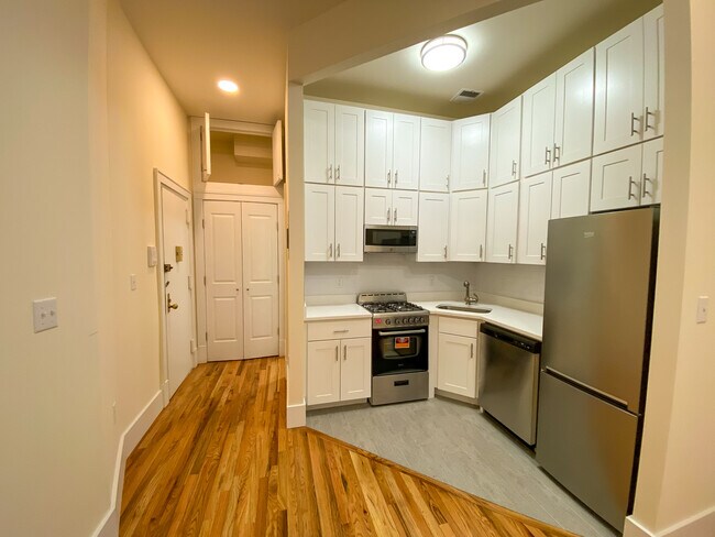 Building Photo - 306 W 73rd St