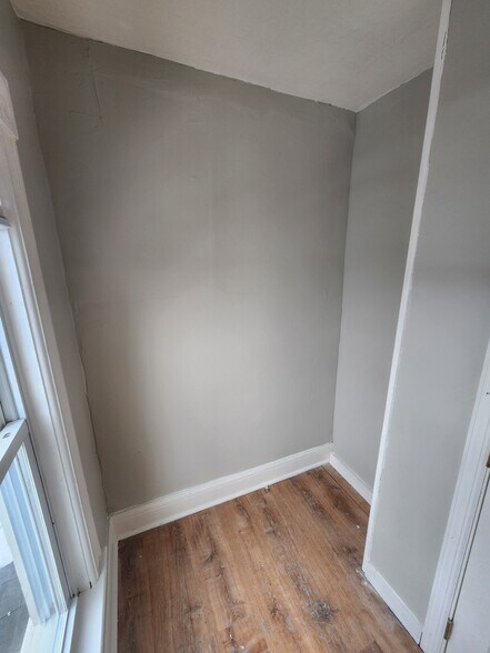 Building Photo - 11 Pearl St