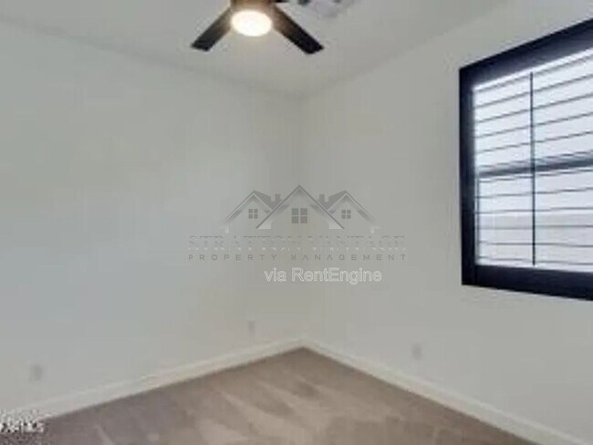 Building Photo - 37755 N Bentgrass Rd