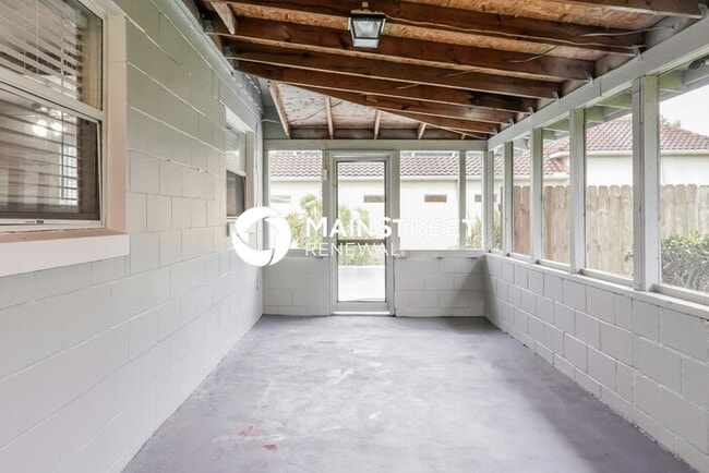 Building Photo - 3 Bedroom Pet-Friendly Home in KISSIMMEE, FL with Main Street Renewal