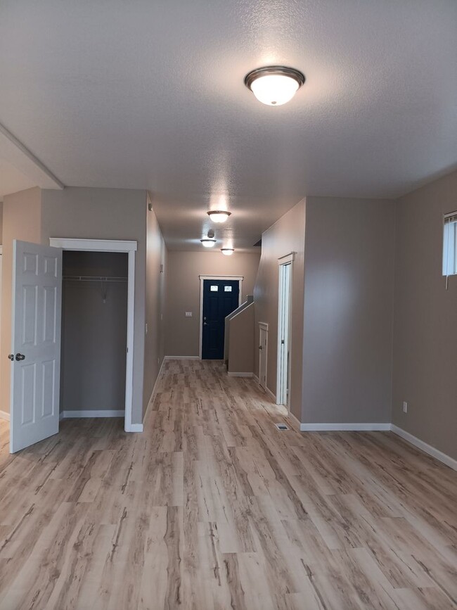 Building Photo - Beautiful Newly Remodeled Propety Ready Fo...