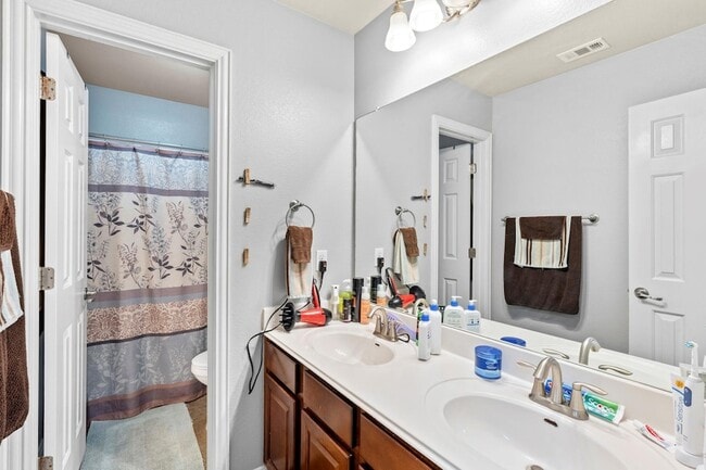 Building Photo - 227 Sandstone Trail