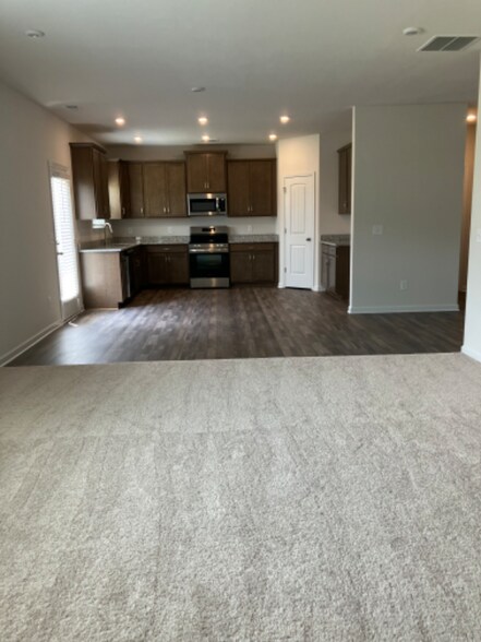 Building Photo - 209 Addison Dr