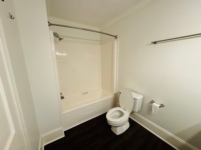 Building Photo - 105 Moultrie St