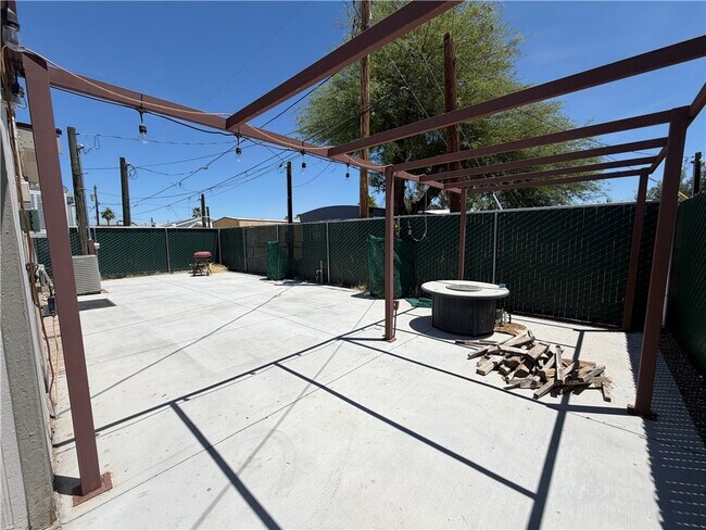 Building Photo - 1910 Rio Grande Rd
