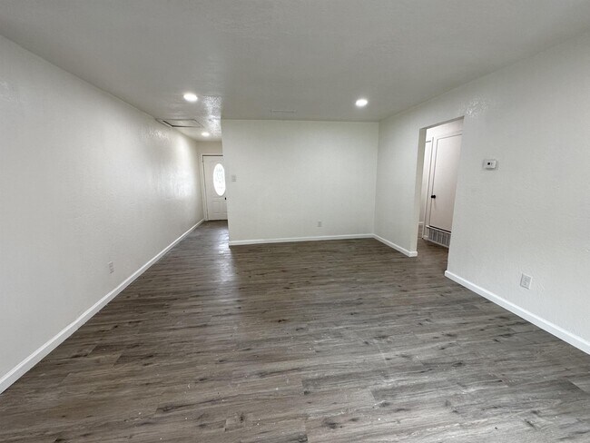 Building Photo - 1732 Americana Blvd