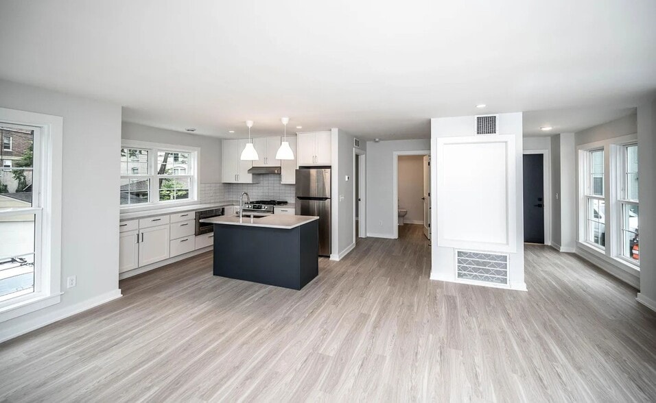 Building Photo - Harriet Apartments | 4326