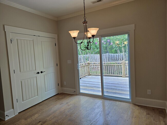 Building Photo - 435 Belvedere Dr