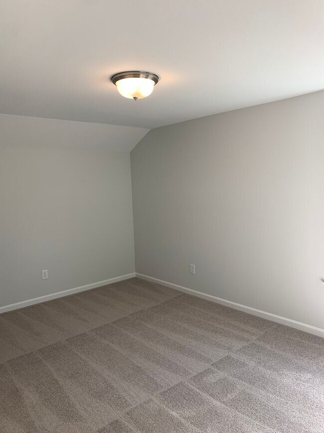 Building Photo - Modern Living in Windsor Hill