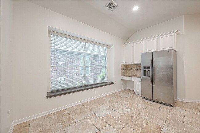 Building Photo - 23759 River Pl Dr