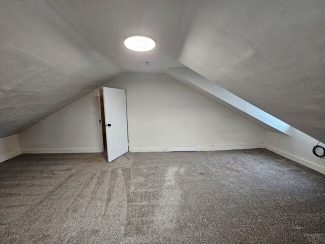 Building Photo - Fully Updated 4 bedroom 1 bathroom