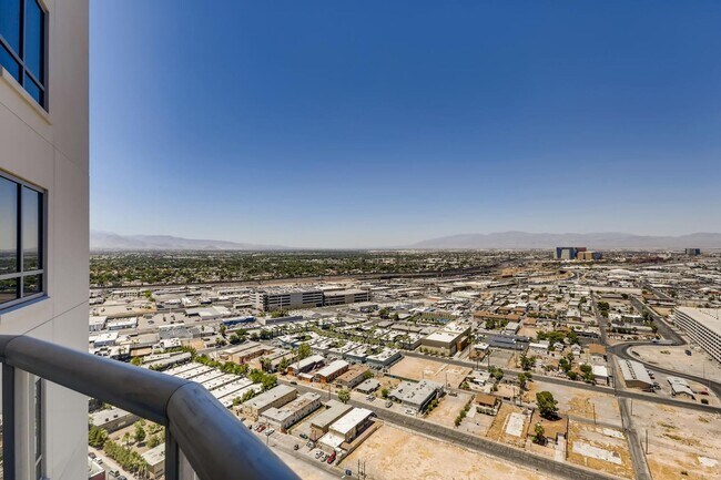 Building Photo - Furnished High rise Just Off the Las Vegas...