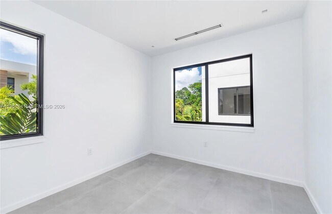 Building Photo - 3264 Bird Ave