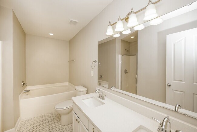 Building Photo - 255 Flanders Dr