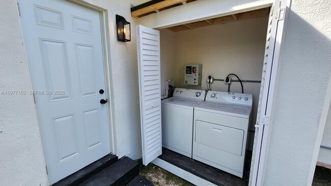 Building Photo - 10490 SW 173rd Terrace