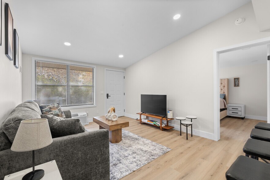 Building Photo - 41349 Heathmore Ct