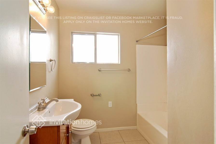 Building Photo - 719 Erica St