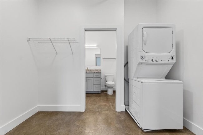 Building Photo - Quince, Fünfzehn, Fifteen!