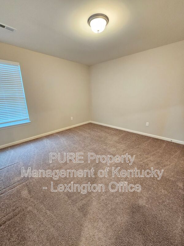 Building Photo - 121 Forester Ct