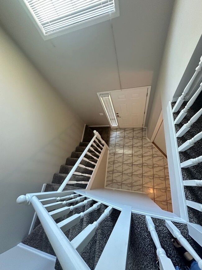 Building Photo - Briarwood West!!!  1/2 OFF FIRST MONTH REN...