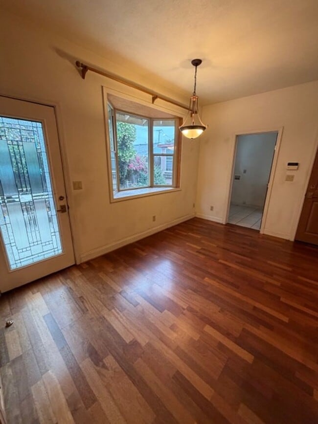 Building Photo - Beautiful 3 Bedroom and 2 Bathroom Home in East Sac $2,795.00 per month